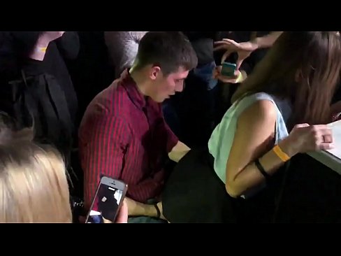 ❤️ ロシアのナイトクラブでリアルセックス。18歳のロシア人少女がナイトクラブで肛門と膣を犯される ☑ スーパーセックス ❌️❤